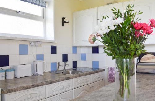 Freshwater House | Needles And Winds
