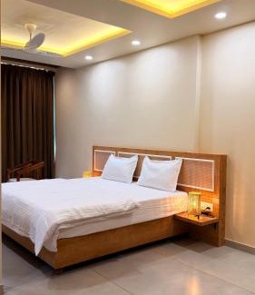 Kunkeshwar Hotel | Neelkanth Inn