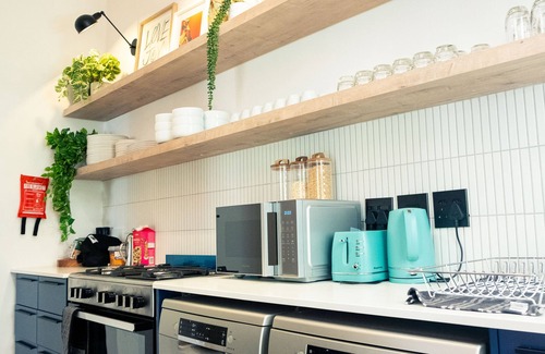 Three Anchor Bay House | Neighbourgood Hill