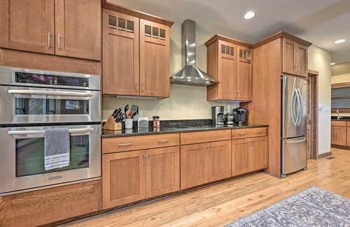 Rome House | Nekoosa Golf Course Retreat w/Hot Tub!