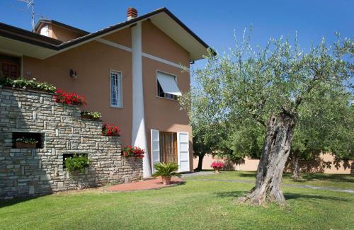 Castelnuovo Magra Apartment | Nel Giardino Degli Ulivi