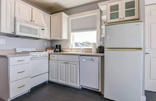 Nelscott Apartment | Nelscott Manor Seal Suite - Oceanfront Hot Tub on the Magical Oregon Coast