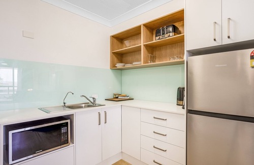 Nelson Bay Hotel | Nelson Towers Motel & Apartments