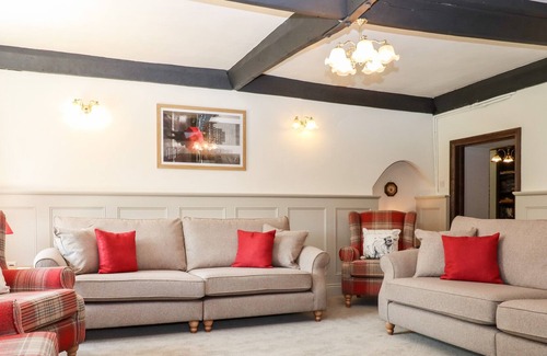 Compton Martin House | NEMPNETT FARMHOUSE, pet friendly, with hot tub in Blagdon