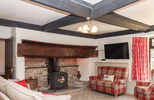 Compton Martin House | NEMPNETT FARMHOUSE, pet friendly, with hot tub in Blagdon