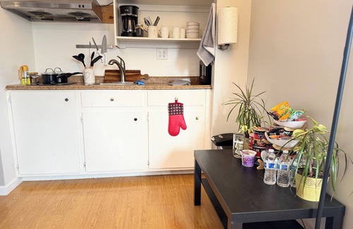 Fremont House | nEnjoyable private entry unit with private bathroom, kitchen, washer and dryern