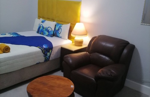 Salt River Bed & Breakfast | Neo & Ruks Guest House Salt River