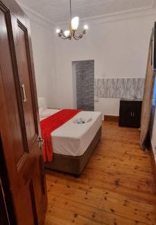 Ottery Apartment | Neo & Ruks Guest Houses Boston Belleville 5