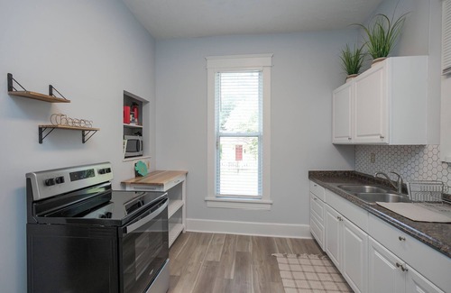 McFerrin Park House | Neon Nashville! 5 min to Broadway Walk 2 dining!