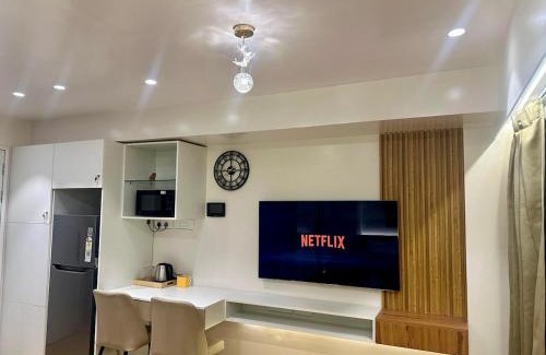 Viman Nagar Apartment | Neon Vimannagar studio near Pune Airport Symbiosis College 5 min walk