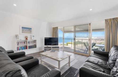 Port Elliot Apartment | Neptune - 2 4 Hutton St Port Elliot Linen Included