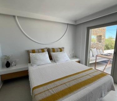 Parasporos Apartment | Neso seafront studio Paros