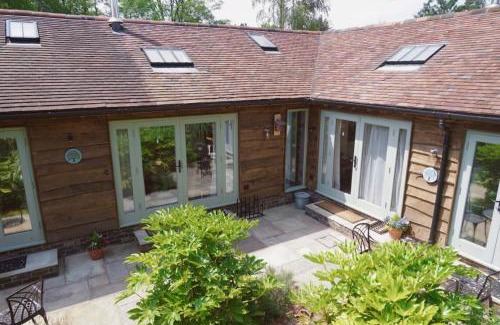 Picklescott House | Nest Holiday Hideaway Dove Cottage-Beautiful Location in the Long Mynd Area of Outstanding Natural Beauty-WHIRLPOOL JACUZZI BATHS!
