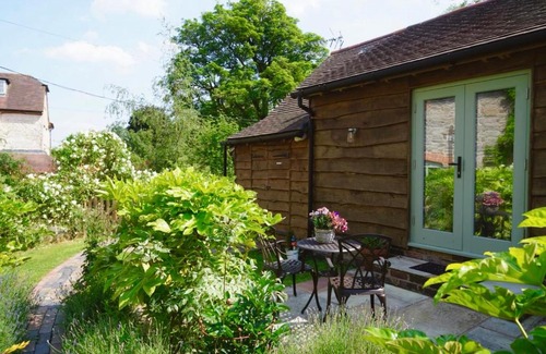 Picklescott House | Nest Holiday Hideaway Wren Cottage-Beautiful Location in the Long Mynd Area of Outstanding Natural Beauty- WHIRLPOOL JACUZZI BATH!