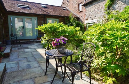 Picklescott House | Nest Holiday Hideaway Wren Cottage-Beautiful Location in the Long Mynd Area of Outstanding Natural Beauty- WHIRLPOOL JACUZZI BATH!