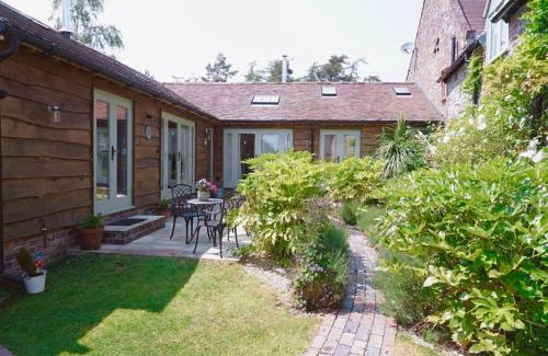 Picklescott House | Nest Holiday Hideaway Wren Cottage-Beautiful Location in the Long Mynd Area of Outstanding Natural Beauty- WHIRLPOOL JACUZZI BATH!