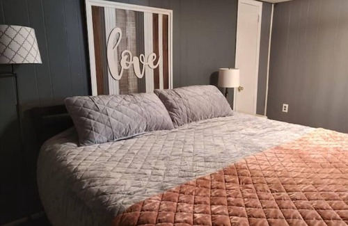 Greenbrier Apartment | Nest Near Nashville-70's Boho-Private Apt.