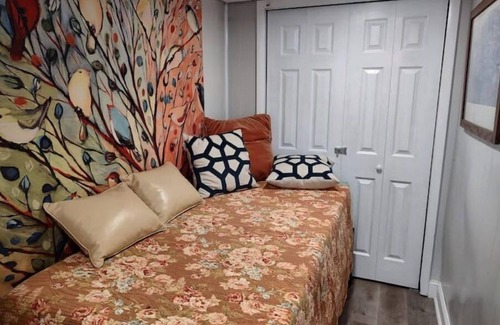 Greenbrier Apartment | Nest Near Nashville-70's Boho-Private Apt.