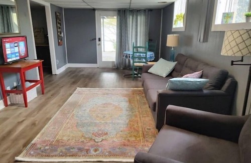 Greenbrier Apartment | Nest Near Nashville-70's Boho-Private Apt.