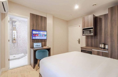 Gay Village Hotel | Nest Queen – Downtown MTL Stay