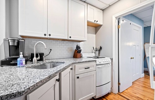 Back Cove Apartment | Nesting Haven: Your Cozy Escape