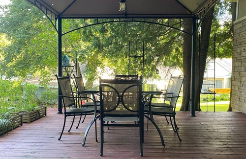 Inverhuron Cottage | Nestled along Lake Huron