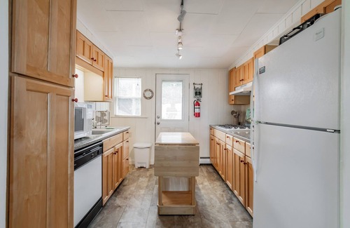 Southern Coast Cottage | Nestled along the pristine shores of Ferry Beach, with Private Beach Access.