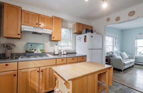 Southern Coast Cottage | Nestled along the pristine shores of Ferry Beach, with Private Beach Access.