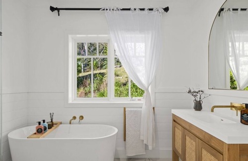 Barrengarry House | Nestled Beneath the Magnificent Barrengarry Escarpment