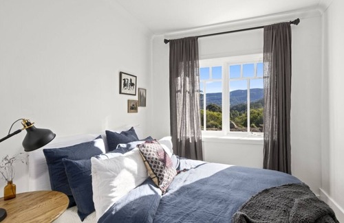 Barrengarry House | Nestled Beneath the Magnificent Barrengarry Escarpment