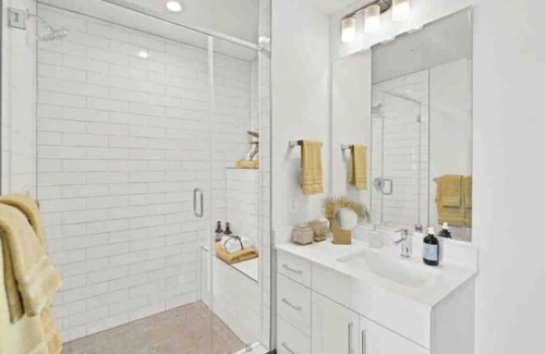 Third Ward Apartment | Nestled CLT Forth Ward Condo