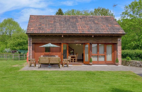 Honiton Cottage | Nestled in the Blackdown Hills, this barn is secluded and secure dog-friendly.
