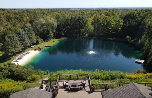 Tyrone House | Nestled in the heart of Clarington with its own fresh-water swimming pond!