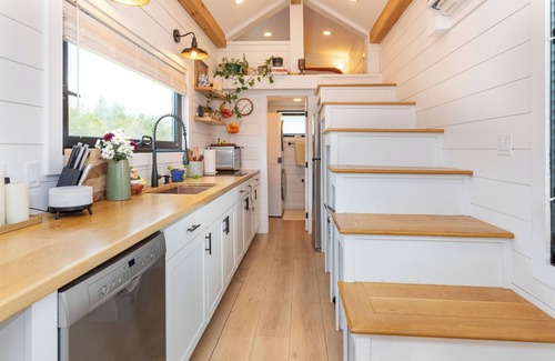 Alexander House | Nestled in the mountains, this cozy tiny home is 15 minutes to Asheville.