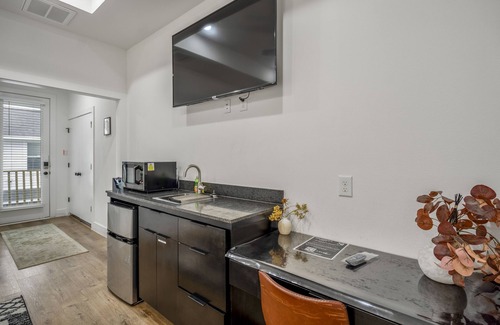 Greater East End Apartment | Nestled Nook Studio #2 @ East End Revitalized