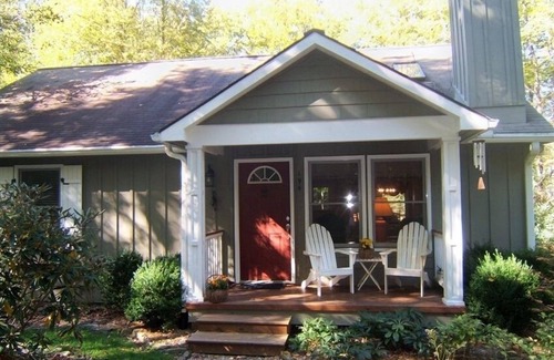 Highlands Cottage | Nestledown - Peaceful Mountain Retreat!