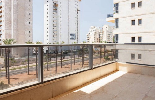 Netanya Apartment | Netanya Family Apt & Balcony by FeelHome