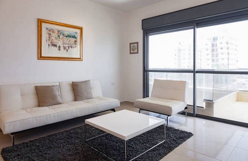 Netanya Apartment | Netanya Family Apt & Balcony by FeelHome