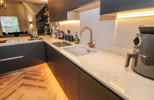 Buxton Cottage | Netherdale Penthouse