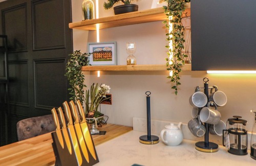 Buxton Cottage | Netherdale Penthouse