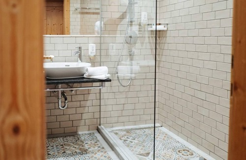 Feld am See House | Neu! Wohnzimmer Gartenblick Frühstück ab 5 Nächten - Bike-boutiquehotel Lindenhof