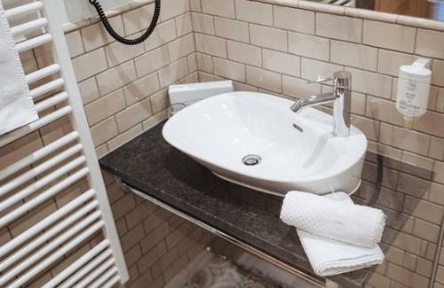 Feld am See House | Neu! Wohnzimmer Gartenblick Frühstück ab 5 Nächten - Bike-boutiquehotel Lindenhof