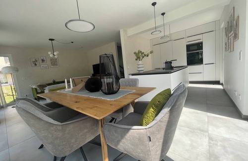 Niederzug House | Neues, Modernes Ferienhaus Zugzuflucht 3 Schlafzimmer mit Terrasse und Garten