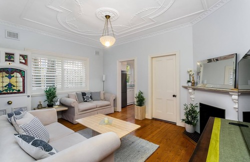 Neutral Bay Apartment | Neutral Bay- HOLDS Holdsworth Street - Stylish 2BR with Leafy Deck Modern Charm Near Neutral Bay Ferry
