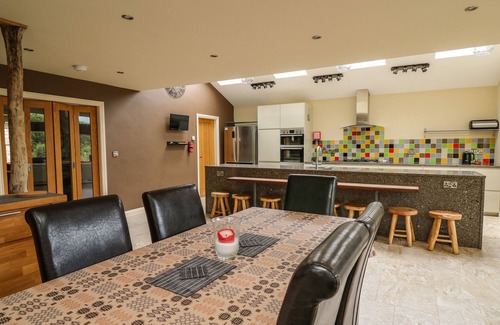 Newport Cottage | NEVERN HOUSE, family friendly in Newport, Pembrokeshire