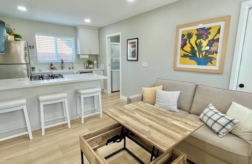 South Redlands Apartment | NEW 1-bdrm with kitchen /living room in Guesthouse with Wifi, AC & soft water