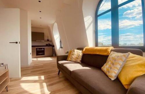 Hackney Apartment | New 1 Bed City flat with terrace