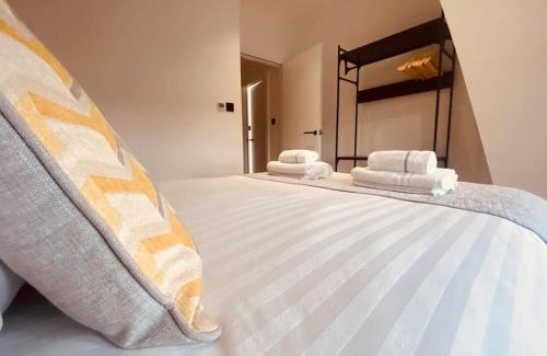 Hackney Apartment | New 1 Bed City flat with terrace