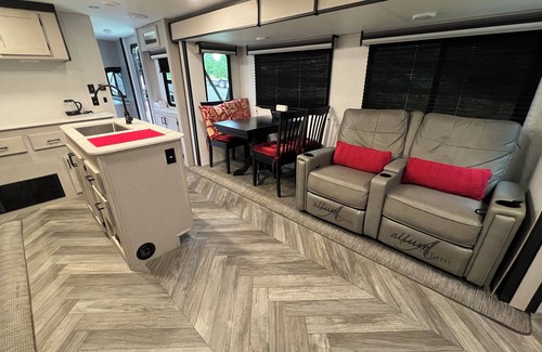Lithonia House | New 1 Bed RV in Conyers on a Hydroponic Farm