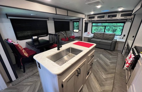 Lithonia House | New 1 Bed RV in Conyers on a Hydroponic Farm